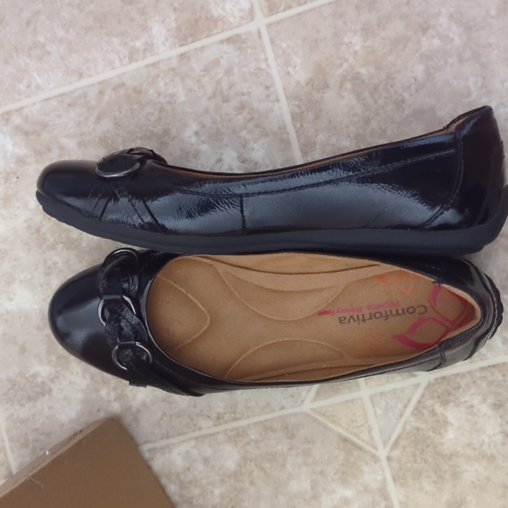 Shoes - Picture 4 of 5